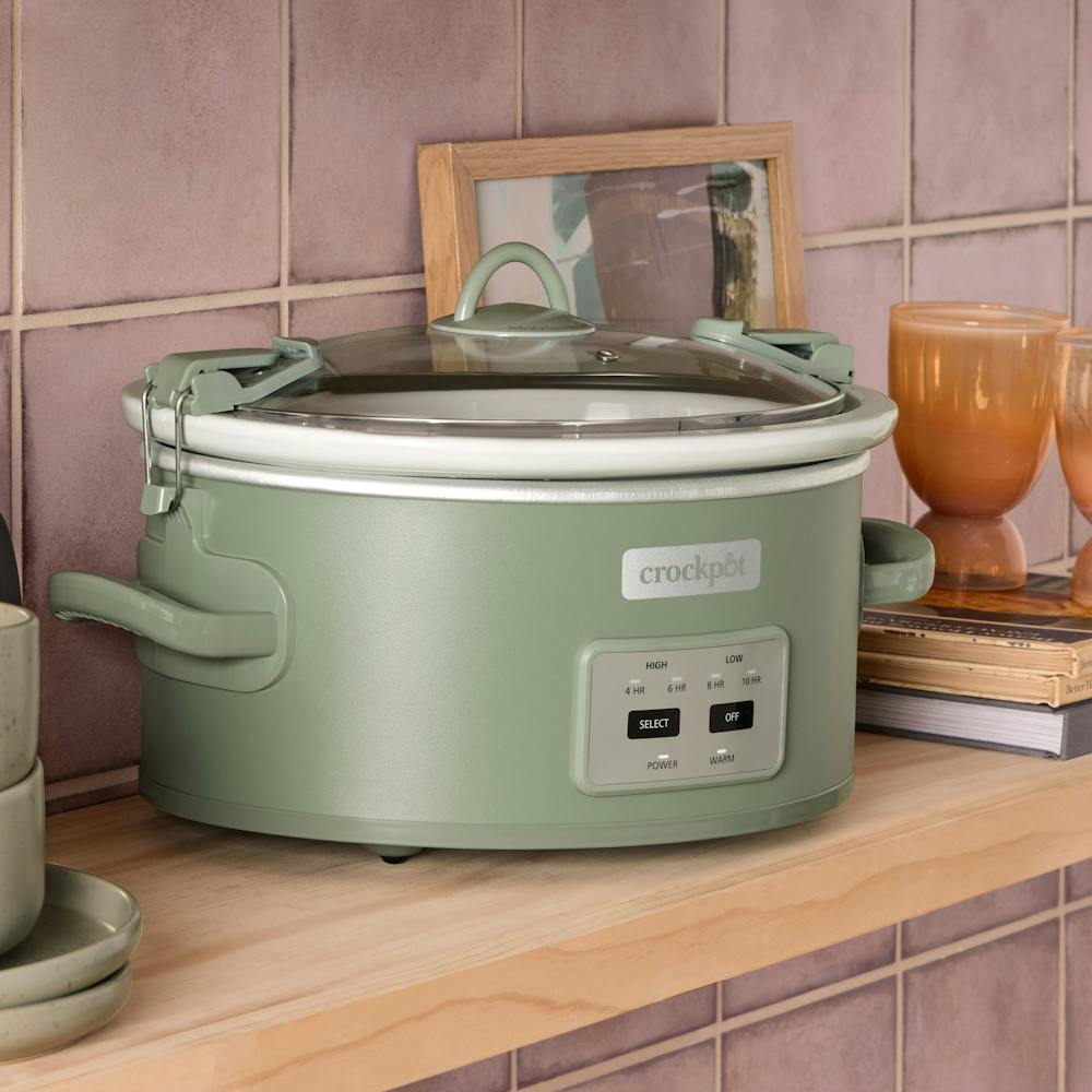 crock-pot-programmable-design-series-6-quart-cook-and-carry-slow-cooker-moonshine-o0 35da96db-7241-3d5a-8296-0e309727e190.jpg